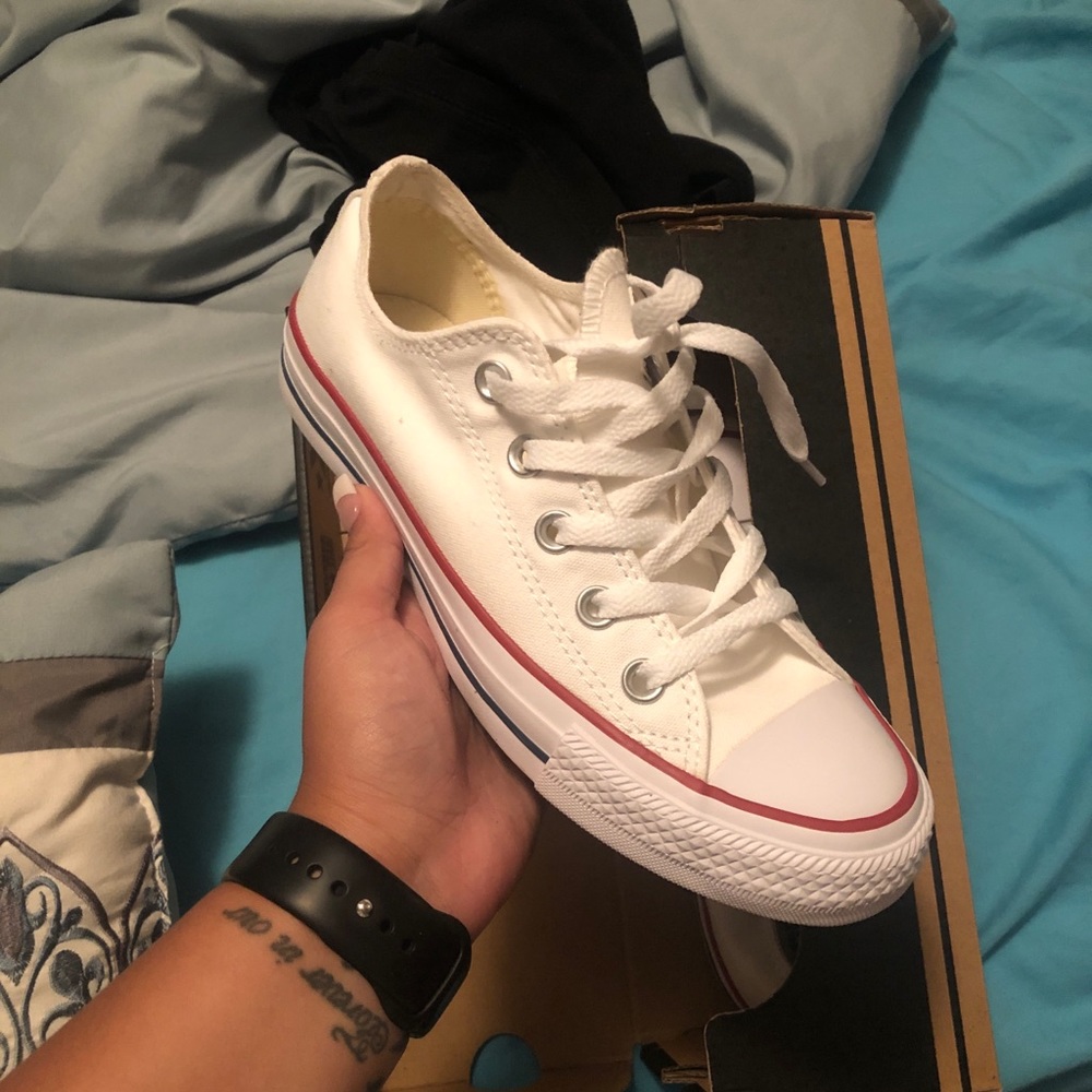 BRAND NEW WHITE CONVERSE!